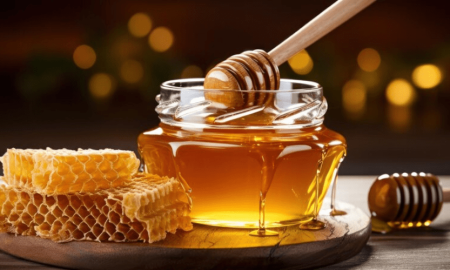 Can breastfeeding moms eat honey